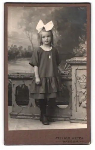 Fotografie Atelier Heyer, Bassum, junges Mädchen mit Schleife