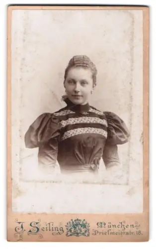 Fotografie J. Seiling, München, Prielmeierstr. 18, Porträt einer Jugendlichen