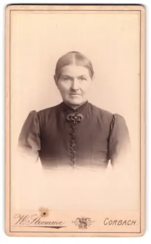 Fotografie W. Stremme, Corbach, Porträt einer Dame