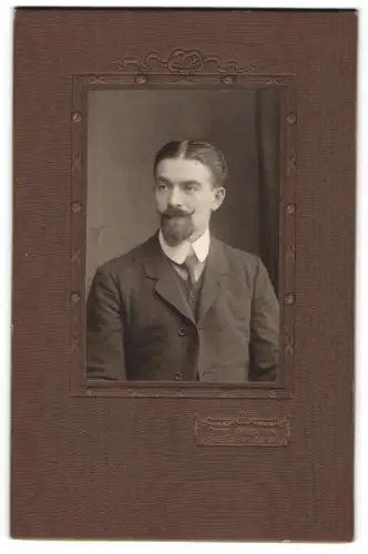 Fotografie Otto Martin, Dresden-Löbtau, Porträt eines Herren mit Bart