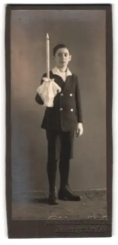 Fotografie Büchner, München, Löwengrube 14, Junge mit Kerze zur Kommunion