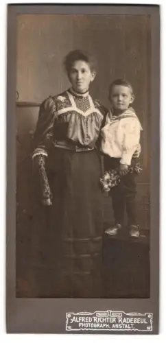 Fotografie Alfred Richter, Radebeul, Mutter mit Kind