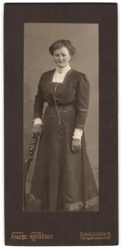 Fotografie Hermann Krätzer, Dresden, Königsbrückerstr. 51, Porträt einer Dame in elegantem Kleid