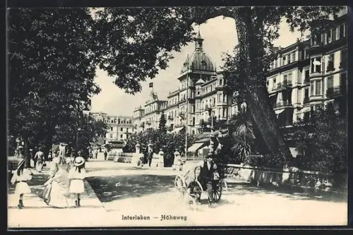 AK Interlaken, Höheweg mit Passanten