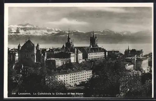 AK Lausanne, La Cathédrale le Château et les Alpes