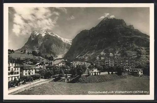 AK Grindelwald, Strassenpartie mit Hotel und Wetterhorn