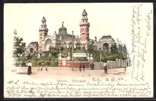 AK Zürich, Tonhalle mit Menschen, um 1900