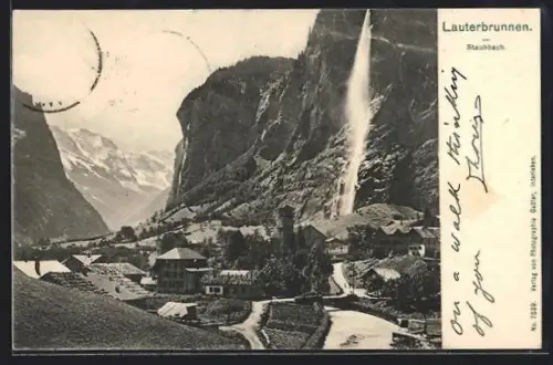 AK Lauterbrunnen, Ortspartie mit Wasserfall, Staubbach