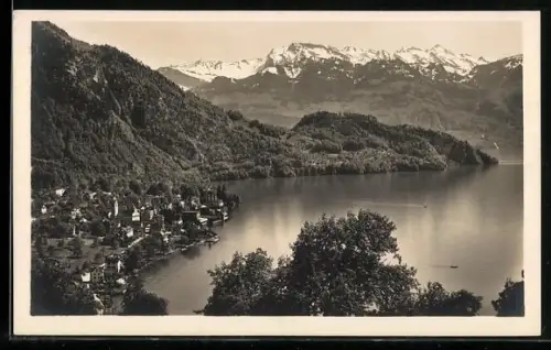 AK Vitznau, Ortsansicht mit Bergpanorama