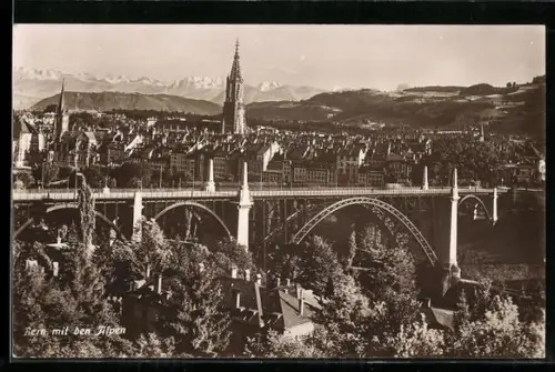 AK Bern, Teilansicht mit Brücke, Kirche und Alpenpanorama