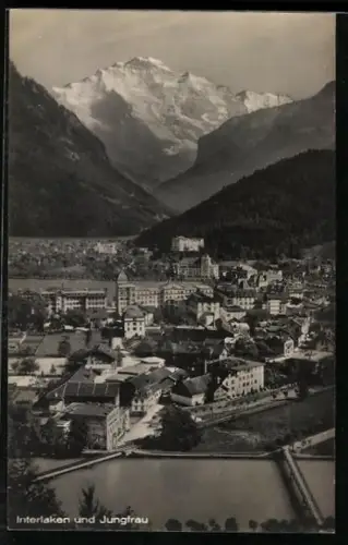 AK Interlaken, Totalansicht des Ortes mit Jungfrau