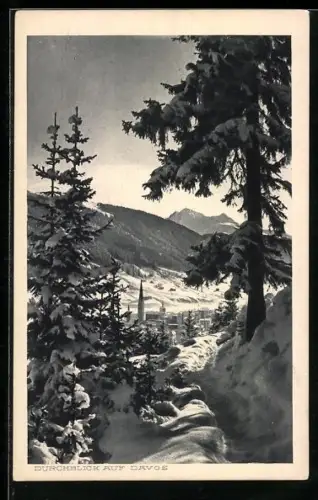 AK Davos, Teilansicht des verschneiten Ortes mit Gebirgspanorama