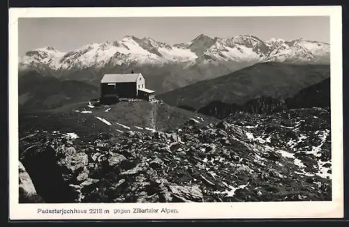 AK Padasterjochhaus /Zillertaler Alpen, Berghütte gegen die Zillertaler Alpen