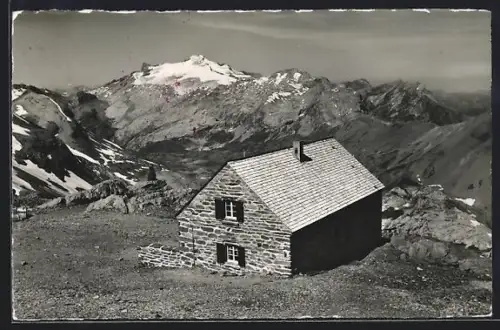 AK Wildstrubel-Hütte /Wildhorn, Blick zur Berghütte