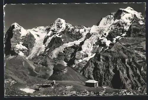 AK Schilthorn-Hütte /Mürren, Blick zur Berghütte mit Eiger, Mönch und Jungfrau