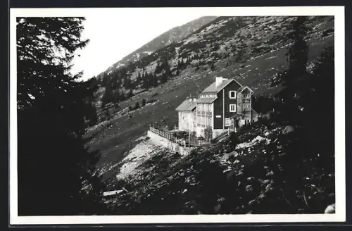 AK Ötscher-Schutzhaus, Mit anliegendem Wald und Bergpanorama