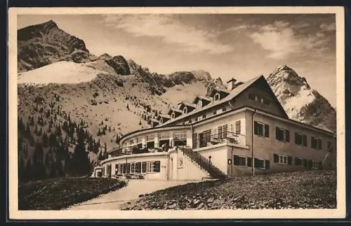 AK Kreuzeckhaus, Mit Albspitze, Zugspitze und Waxenstein