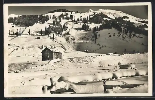 AK Kirchberg /Tirol, Schihütte Oberland im Spertental, Blick gegen den Schwarzer Kogel