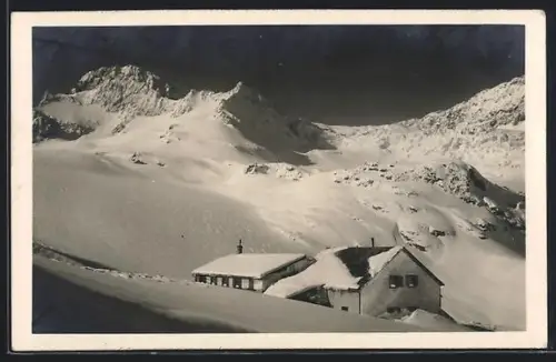 AK Wiesbadenerhütte /Buin, Berghütte im Schnee