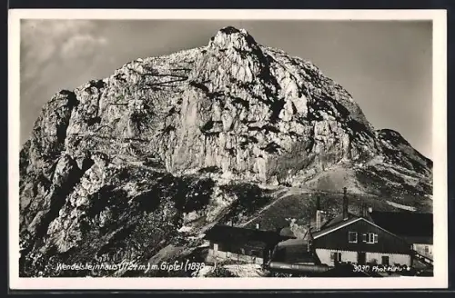 AK Wendelsteinhaus mit Gipfel, Blick gegen die Felswand von der Berghütte aus