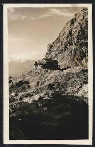 AK Karlsbader Hütte /Unterer Laserzsee, Berghütte am See
