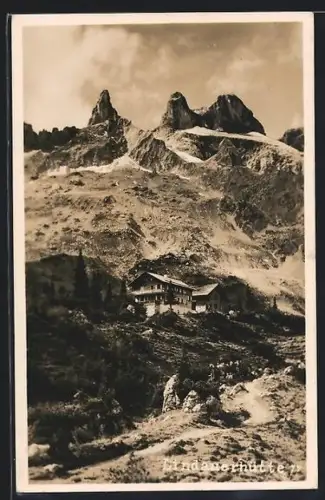 AK Lindauerhütte vor Felszinnen