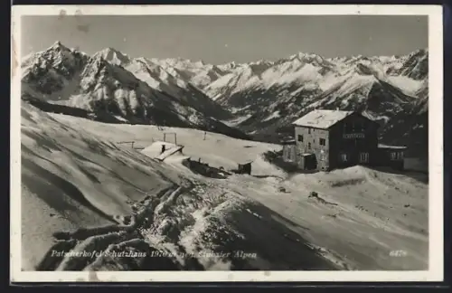 AK Patscherkofelschutzhaus /Stubaier Alpen, Schutzhaus im Schnee
