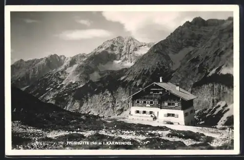 AK Pfeishütte /Karwendel, Blick zur Berghütte