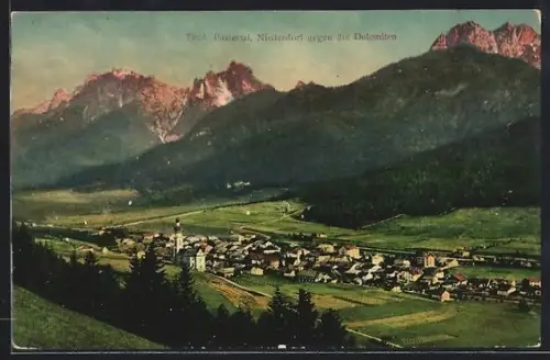 AK Niederdorf /Pustertal, Teilansicht gegen die Dolomiten