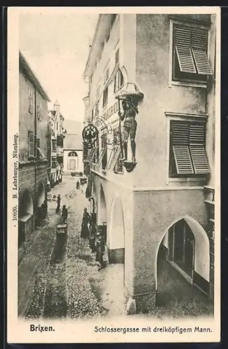 AK Brixen, Schlossergasse mit dreiköpfigem Mann