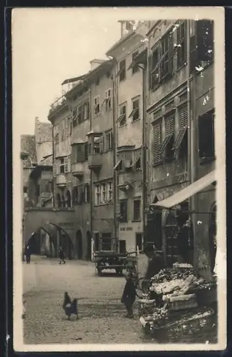 AK Bozen, Häuserzeile und Gemüsehändler