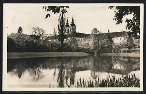 AK Kremsmünster /O. Ö., Stiftsanlage mit Teich