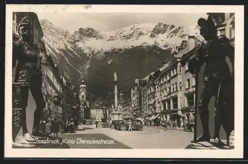 AK Innsbruck, Maria Theresienstrasse, Teilansicht mit Säule und Alpenpanorama