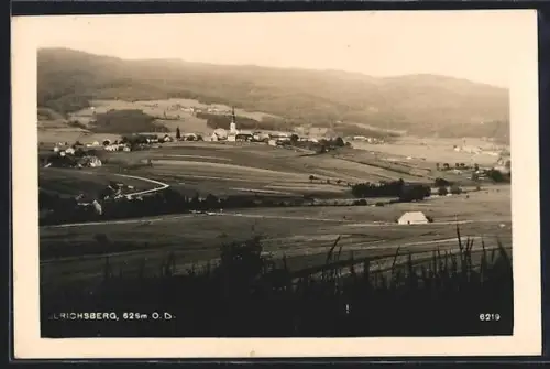 AK Ulrichsberg /O. D., Panorama mit Kirche und Gehöften