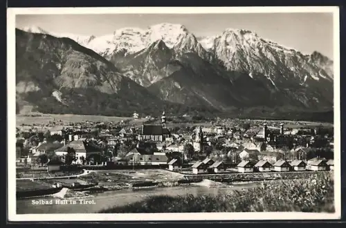 AK Hall in Tirol, Ortsansicht mit Kirche und Gebirgspanorama