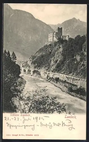 AK Landeck, Schloss auf Felsen über Fluss, Bergpanorama