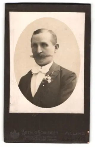 Fotografie Arthur Schneider, Alling, Portrait eines Herrn mit Schnurrbart