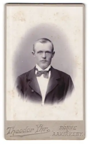 Fotografie Theodor Yhr, Ronne, Porträt eines Mannes