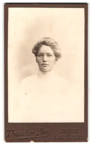 Fotografie Theodor Yhr, Rönne, Porträt einer eleganten Dame
