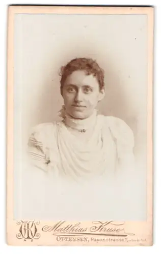 Fotografie Matthias Kruse, Ottensen, Papenstrasse 7, Porträt einer Frau