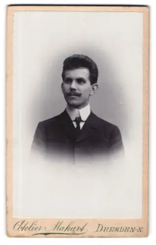 Fotografie Atelier Makart, Dresden, Bautznerstrasse 29, Porträt eines eleganten Herrn