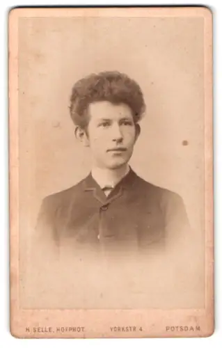 Fotografie H. Selle, Potsdam, Yorkstr. 4, Porträt eines jungen Mannes