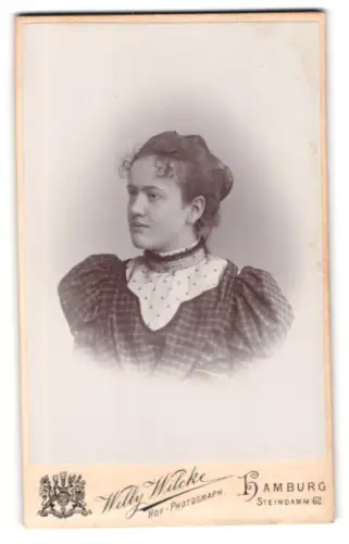 Fotografie Willy Wilcke, Hamburg, Steindamm 62, Porträt einer jungen Frau im Profil