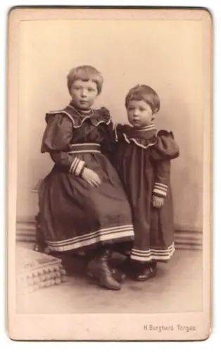 Fotografie H. Burghard, Torgau, Kinder in eleganter Kleidung
