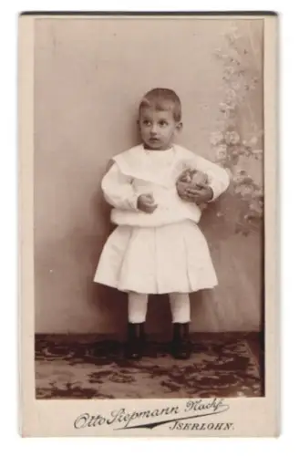 Fotografie Otto Siepmann, Iserlohn, Nordstrasse 22, Kind mit Spielzeug