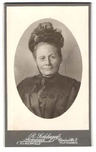 Fotografie R. Schlegel, Elberfeld, Casinostr. 7, Porträt einer Dame