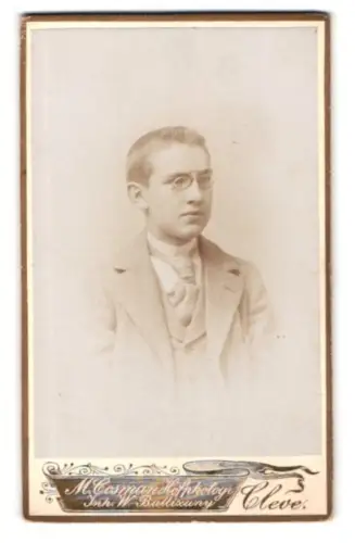 Fotografie M. Bosman, Cleve, Junge mit Brille