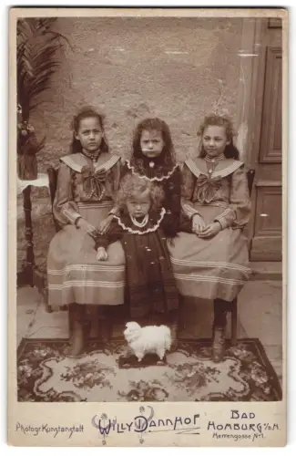 Fotografie Willy Dannhof, Bad Homburg v.d.H., Herrengasse 1, Vier Kinder in Sonntagskleidung