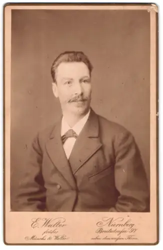 Fotografie E. Walter, Nürnberg, Breite Strasse 91, Porträt eines eleganten Herrn