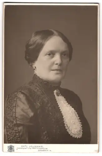 Fotografie Fritz Heuschkel, Schwerin i. M., Wismarsche Strasse 34, Porträt einer Dame